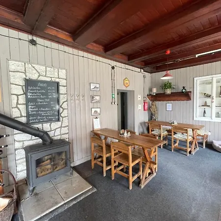 Horska Girova Lodge *