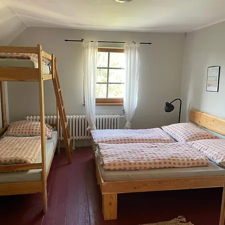 Horska Girova Lodge *